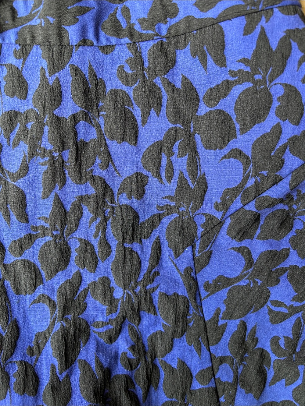 Express Royal Blue and Black Floral Mini Skirt Size 00 - Picture 3 of 7